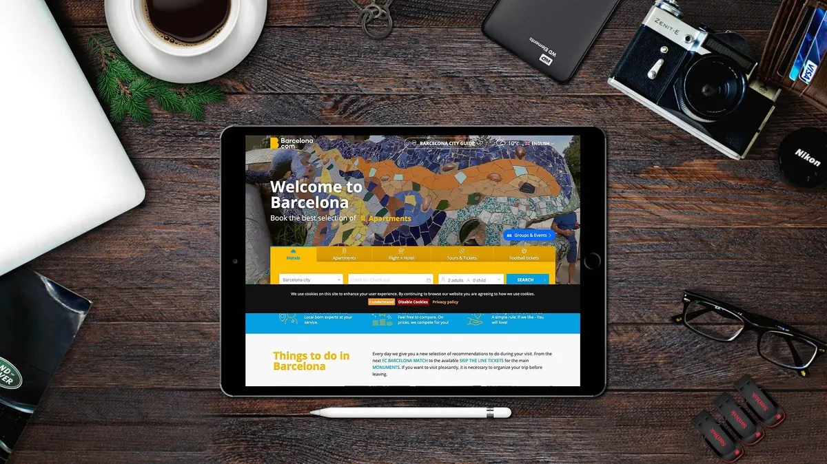 Web de Barcelona.com mostrada en una tableta